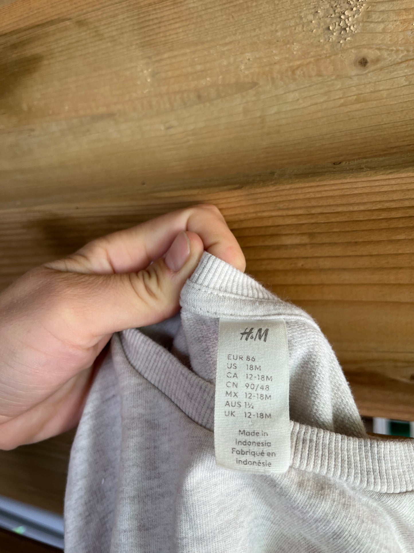 Strawberry crewneck - size 12-18mos