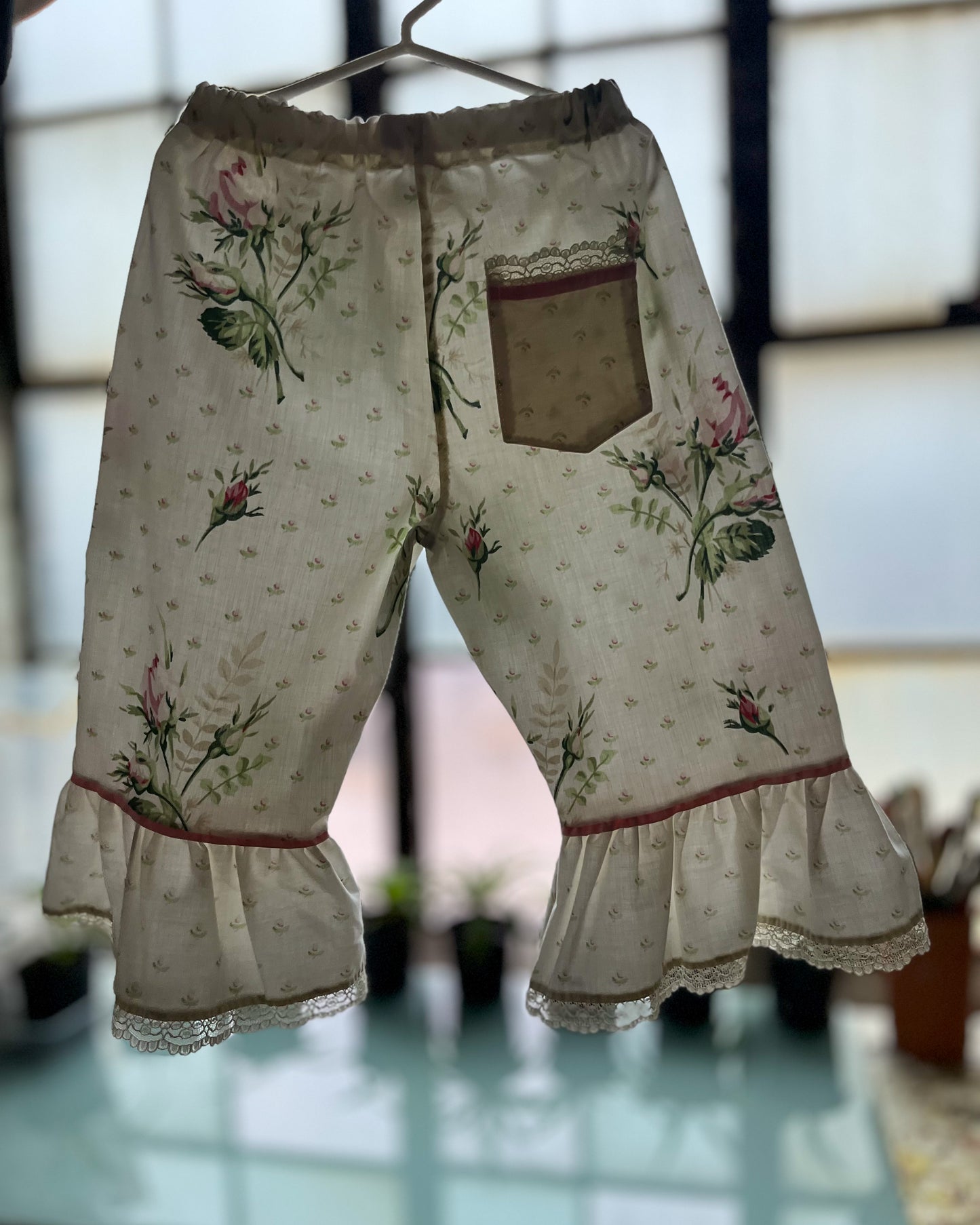 Ruffle Trim Pillowcase Pant - size 4/5