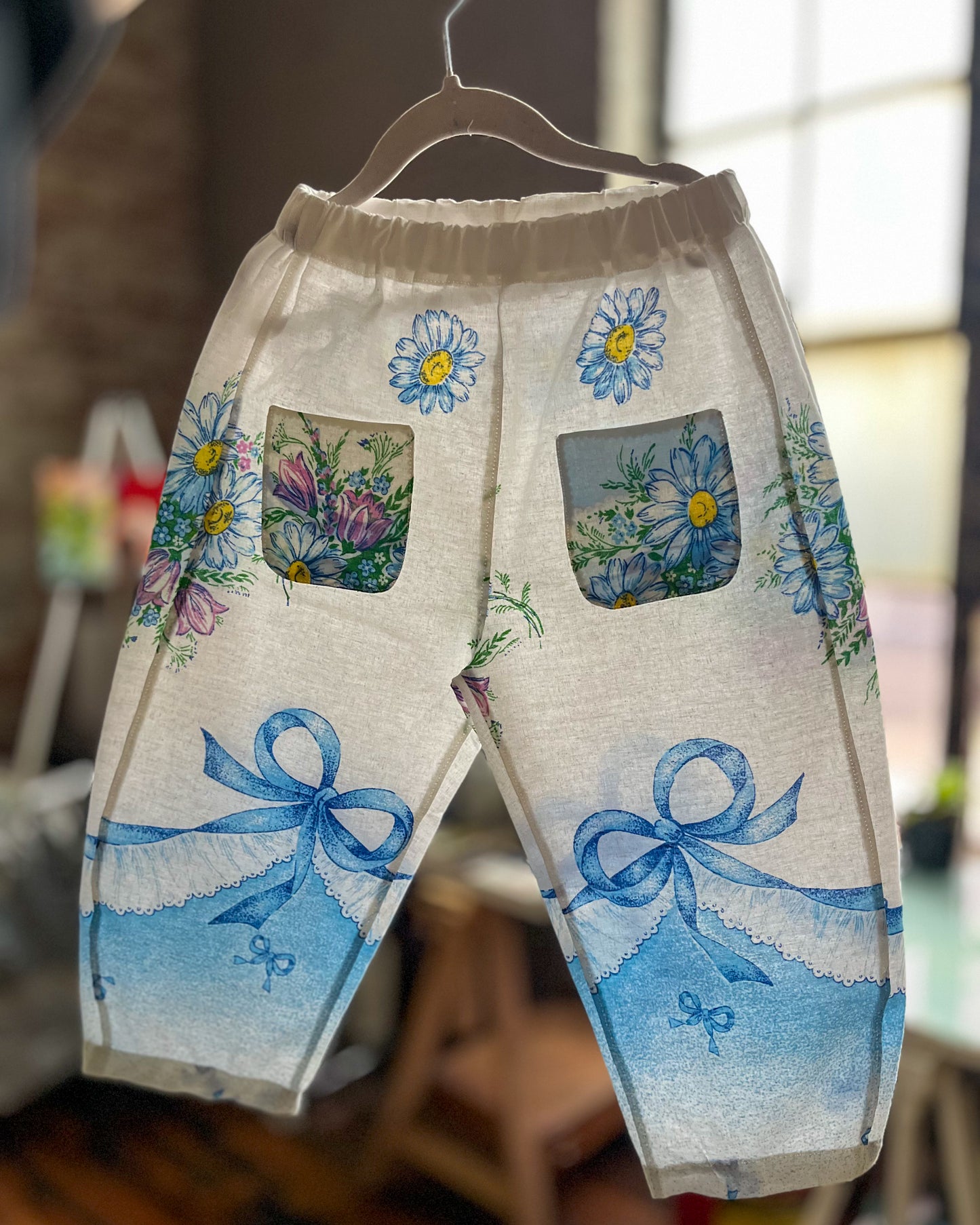 Floral and Bow Daisy Pant - size 4/5