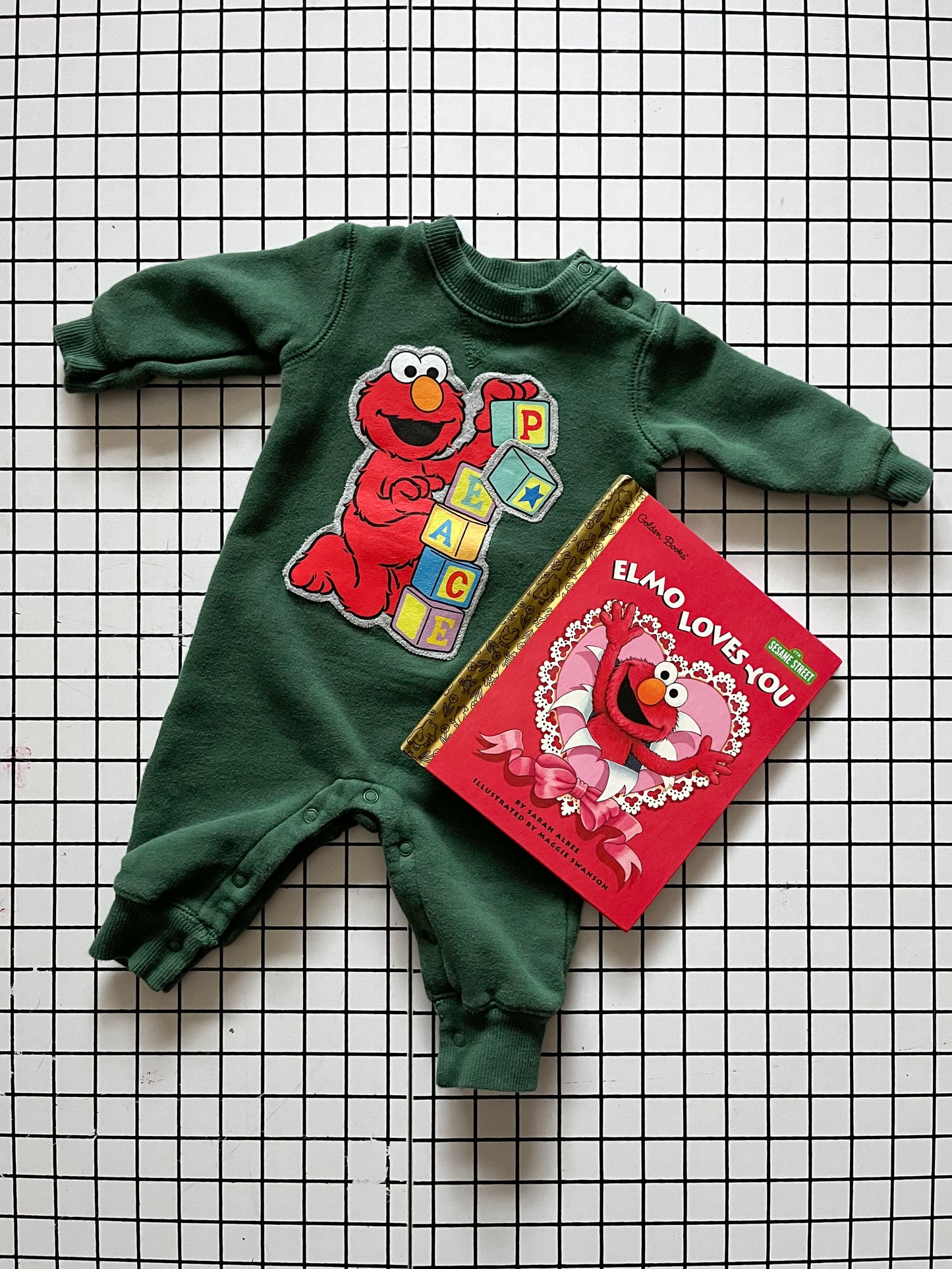 Elmo Storybook Gift Set size 6mos