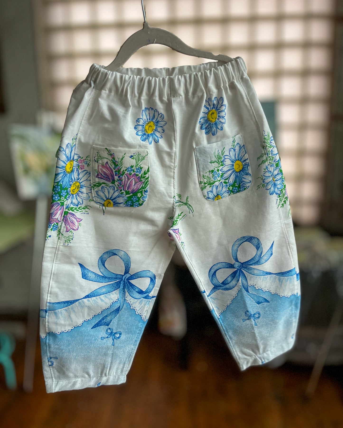 Floral and Bow Daisy Pant - size 4/5